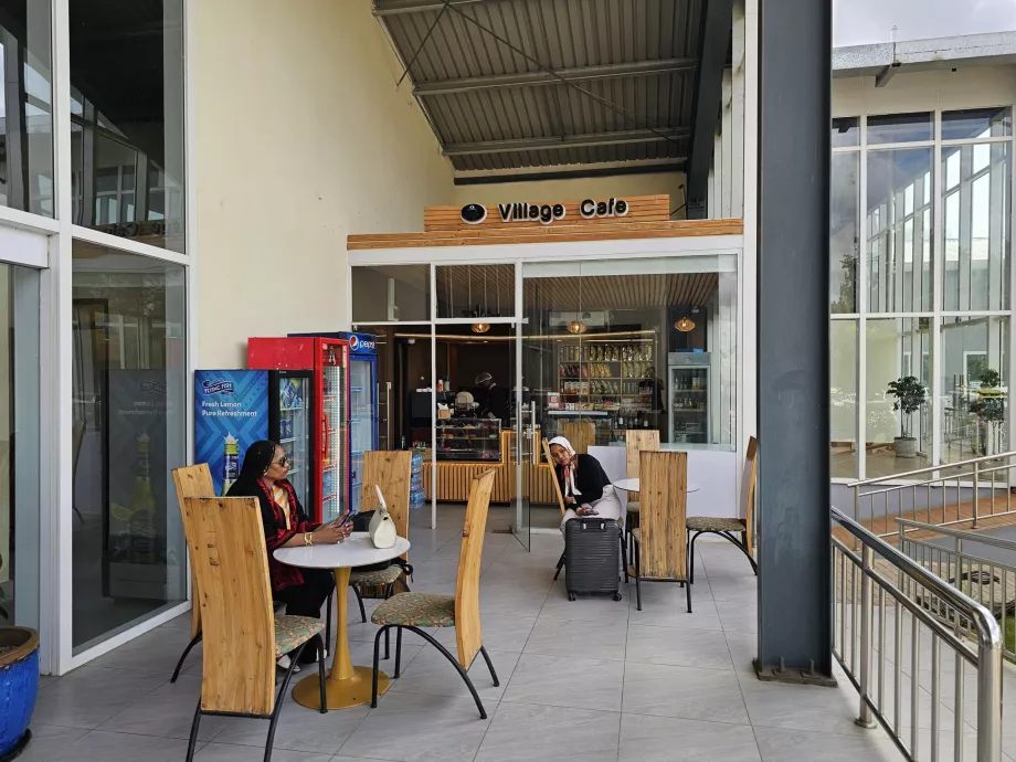 Cafetería en la sala de llegadas