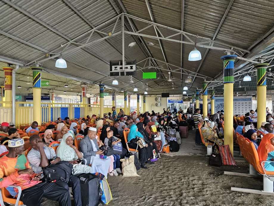 Sala de espera en el puerto