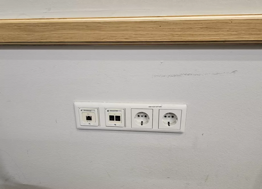 Enchufes para cargar aparatos electrónicos