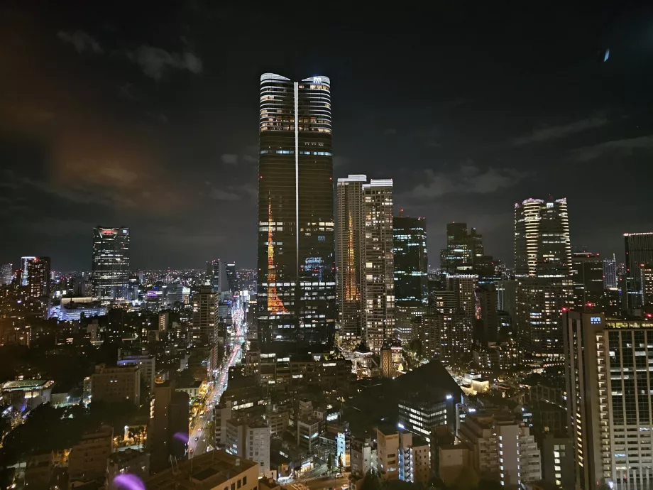 Vista nocturna desde el mirador principal