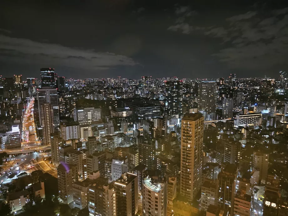 Vista nocturna desde el mirador principal