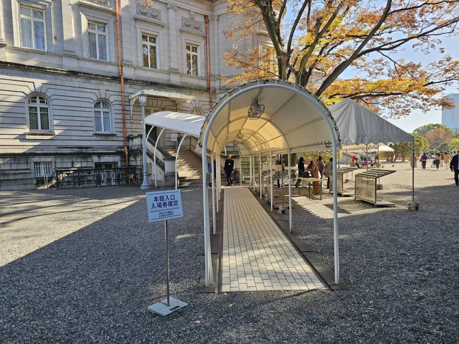 Entrada al interior del Palacio de Akasaka