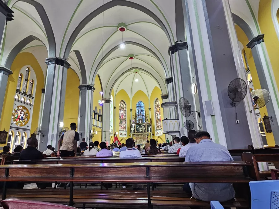 Interior de la catedral de San José