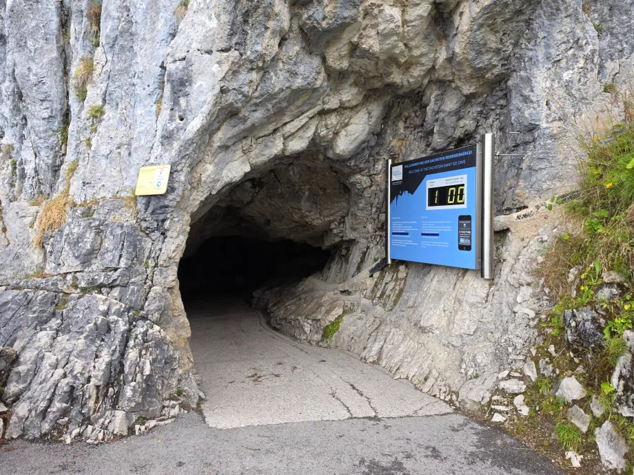 Entrada a la cueva de hielo