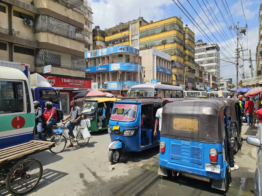 El camino al mercado de Kariakoo