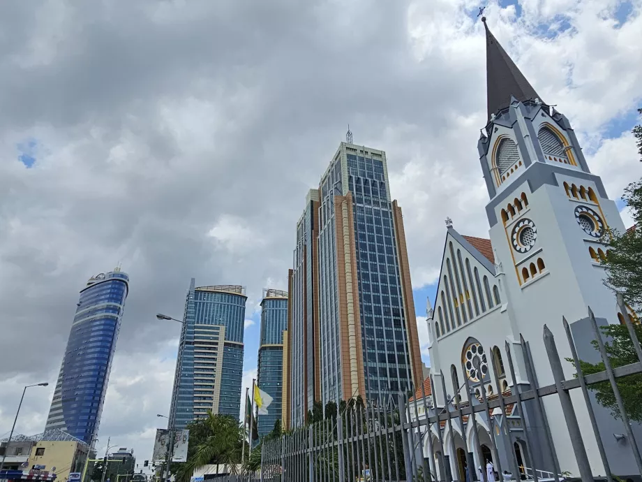 Catedral de San José y rascacielos