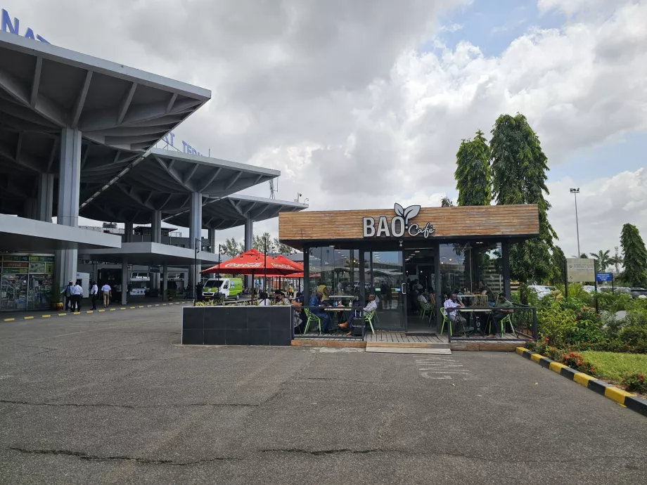 Café frente a la Terminal 2
