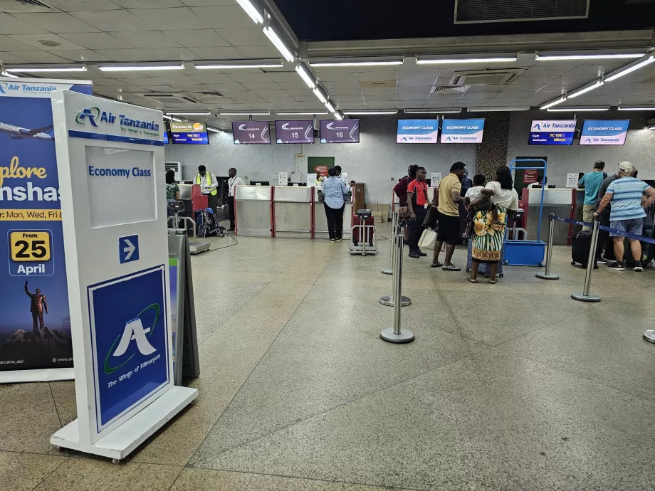 Facturación en el aeropuerto de Dar es Salaam
