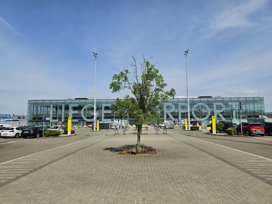 Terminal del aeropuerto LGG