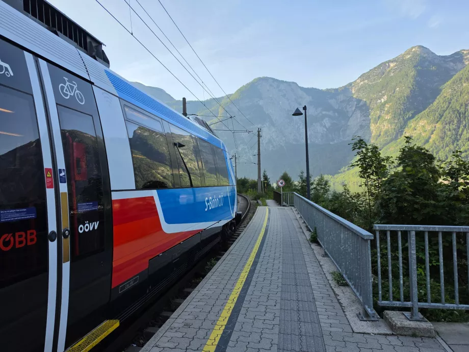 Un tren en la estación de Hallstatt