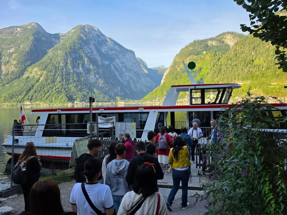 Ferry desde la estación de tren hasta Hallstatt