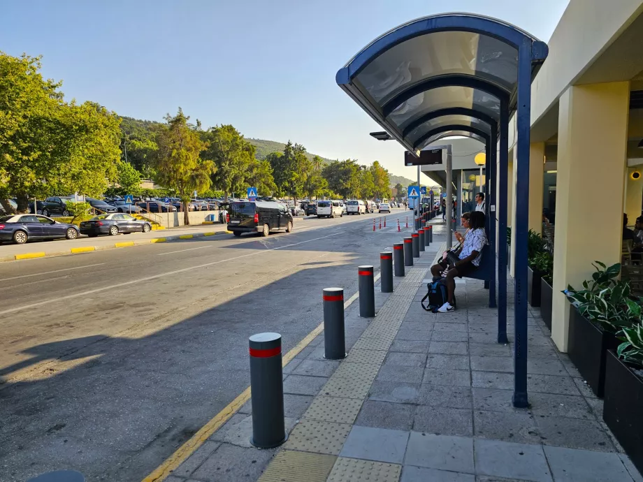 Parada de autobús entre terminales