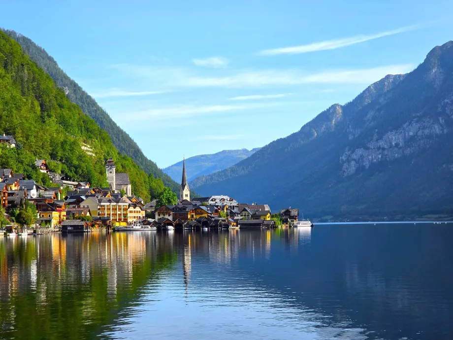 Vista de Hallstatt desde la parada de autobús de Lahn