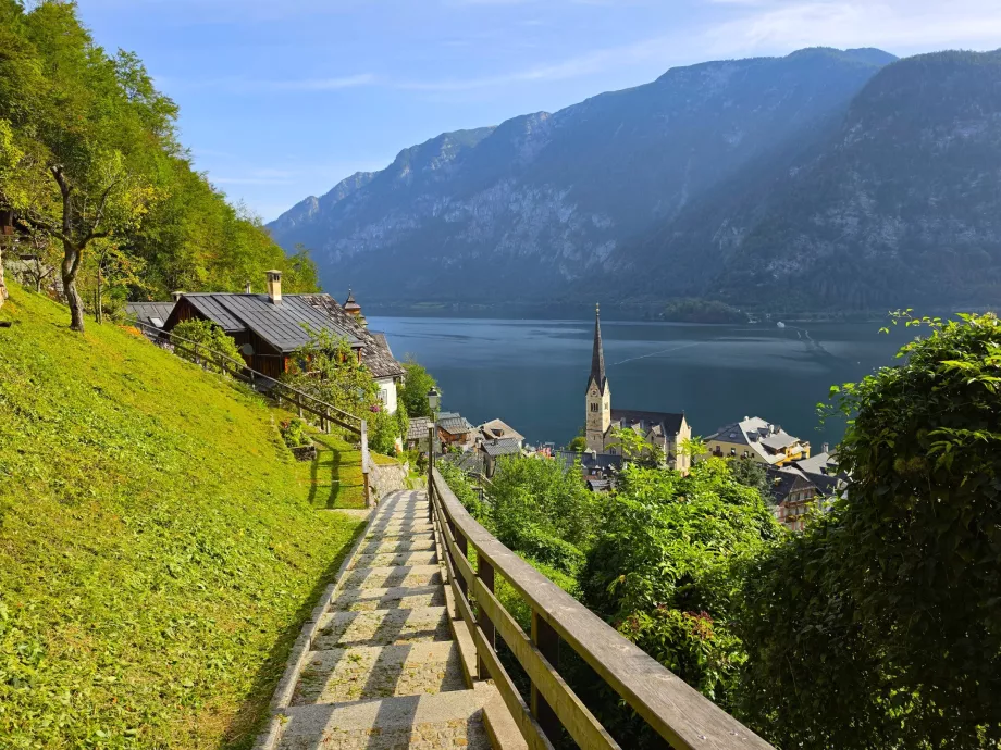 Vista de Hallstatt desde el sendero de Salzberg