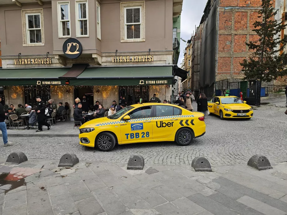 Taxi/Uber en el centro de Estambul