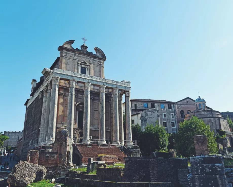 Templos de Antonina y Faustina