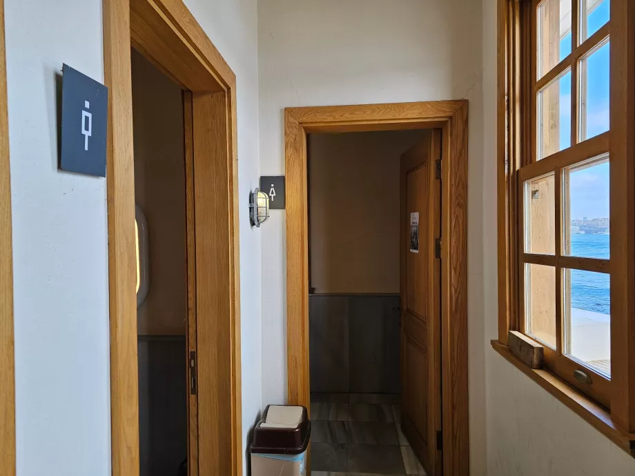 Aseos públicos gratuitos en la Torre de la Doncella