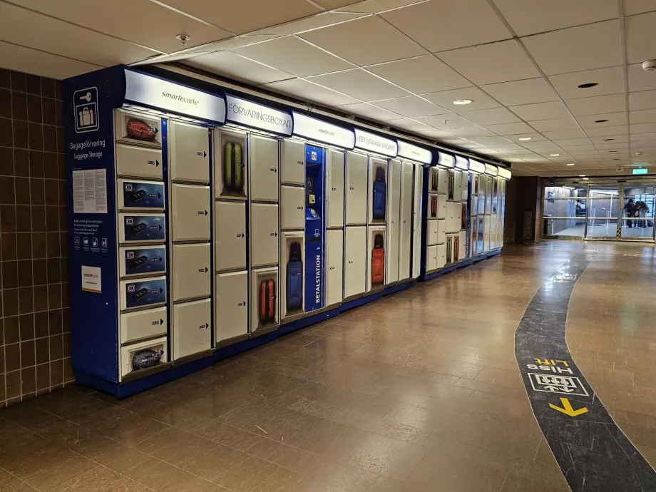Automatic luggage lockers
