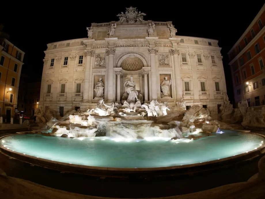 Fuente de Trevi de noche