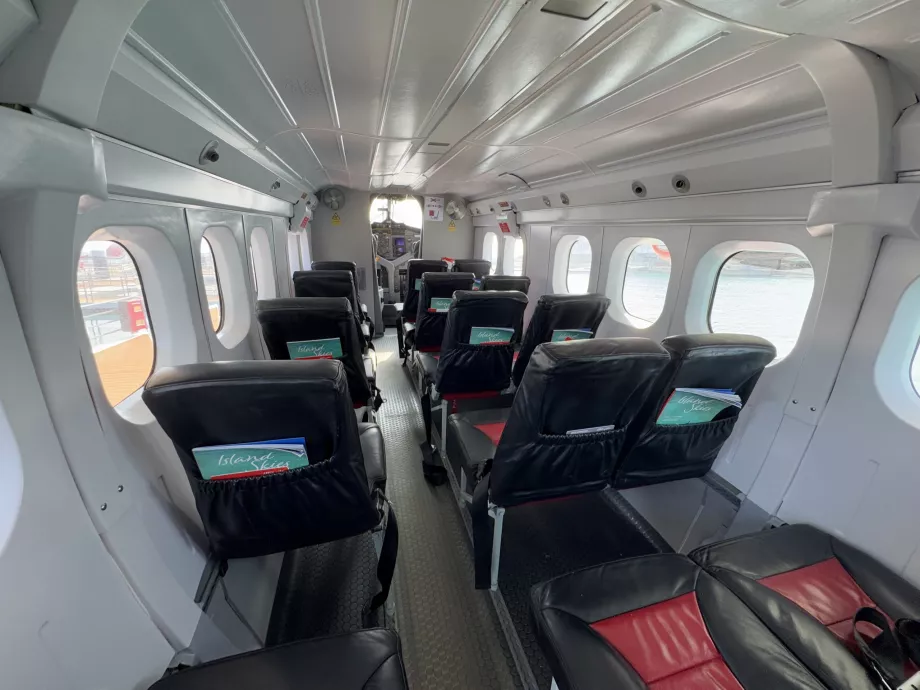 Interior del avión de Trans Maldivian Airways