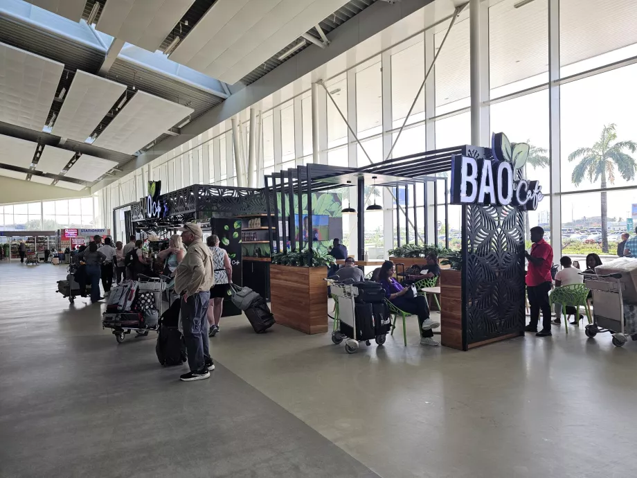 Cafetería, zona pública, Terminal 3