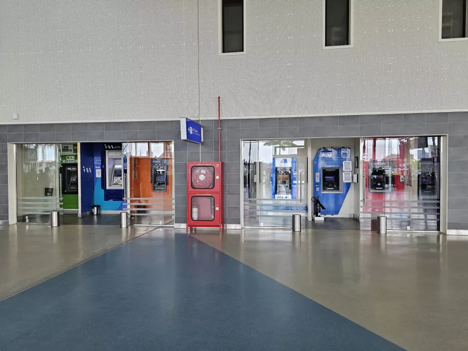 Cajeros automáticos, Terminal 3