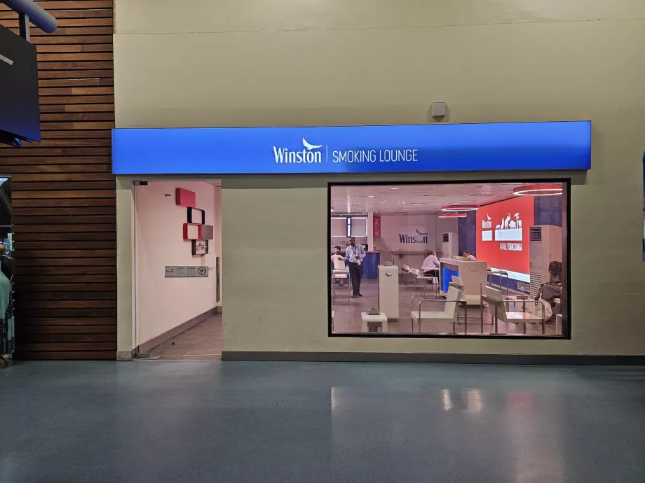 Sala de fumadores, Terminal 3, sección de tránsito