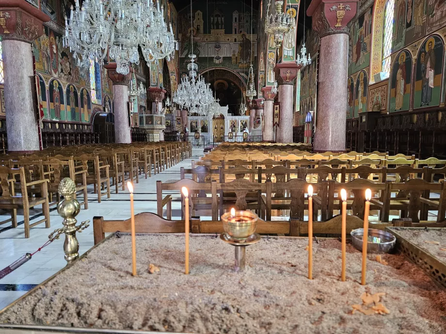Iglesia Evangelismos, interior