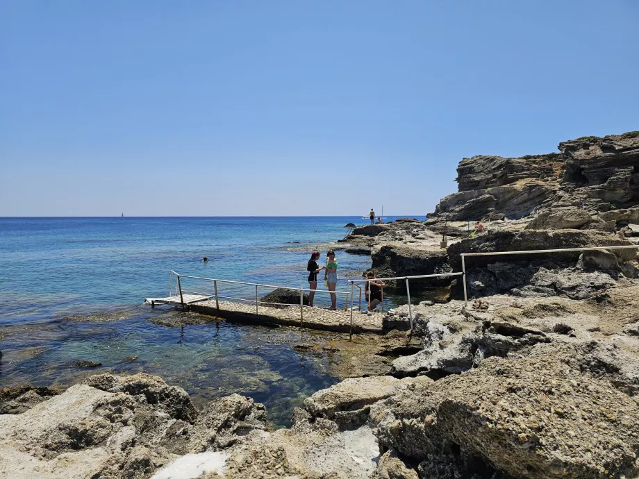 Playa cerca de los manantiales de Kallithea