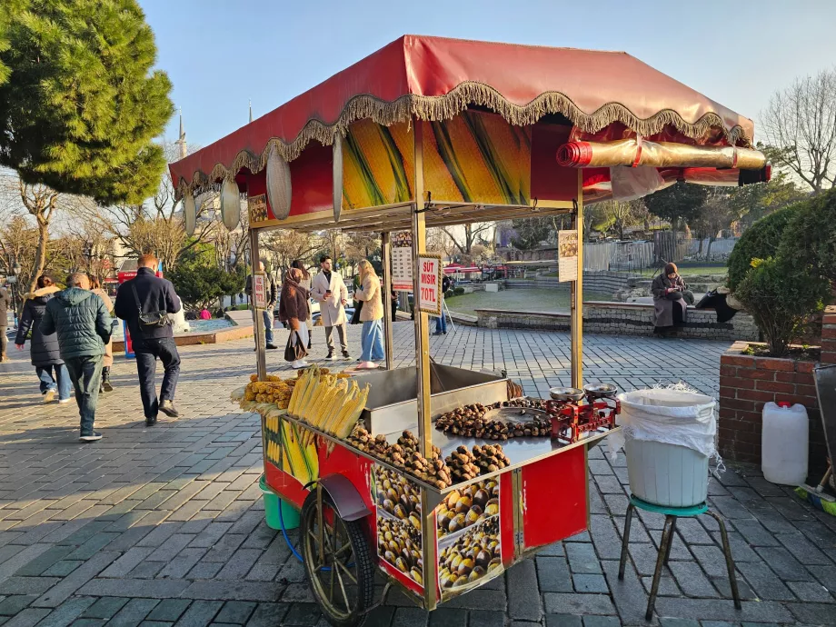 Stand con maíz y castañas