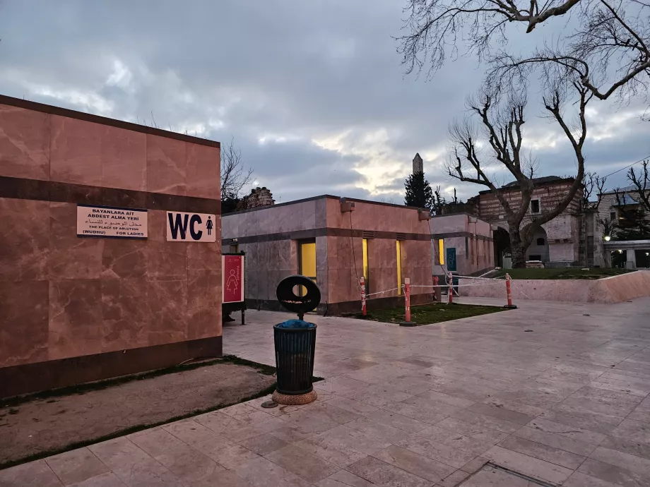 Aseos en la Mezquita Azul