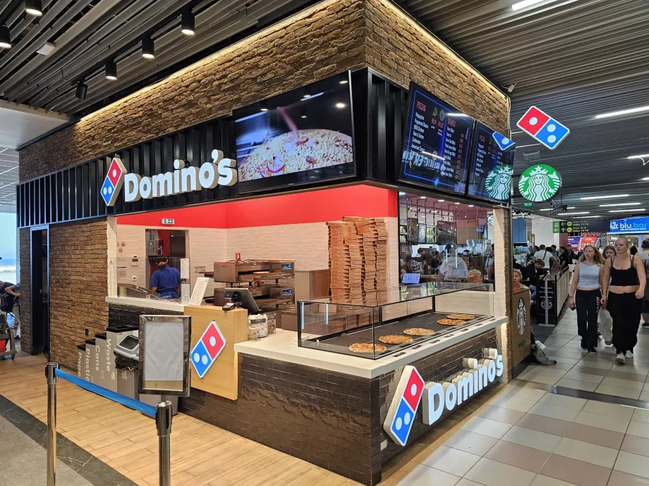 Domino's y Starbucks, zona de tránsito