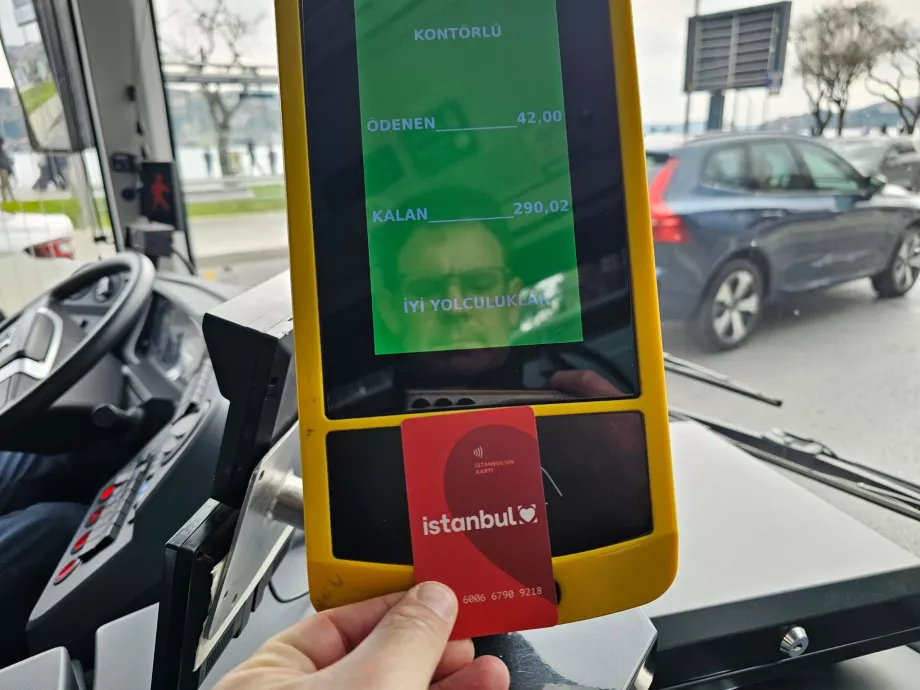 Pagar Istanbulkart en el autobús