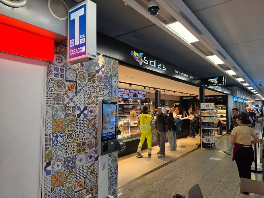 Refrigerios y tentempiés, Terminal A, Llegadas (zona pública)
