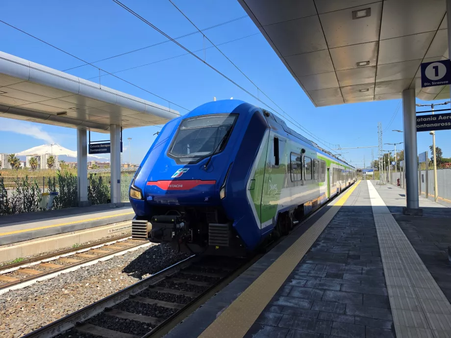 Trenitalia en la estación cercana al aeropuerto