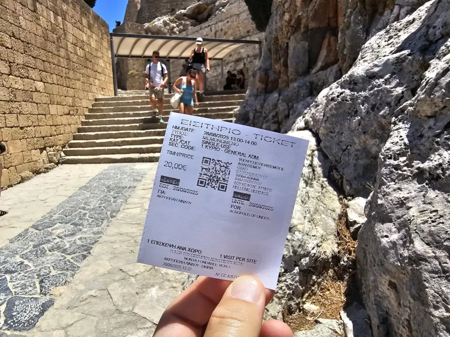 Entrada a la Acrópolis de Lindos