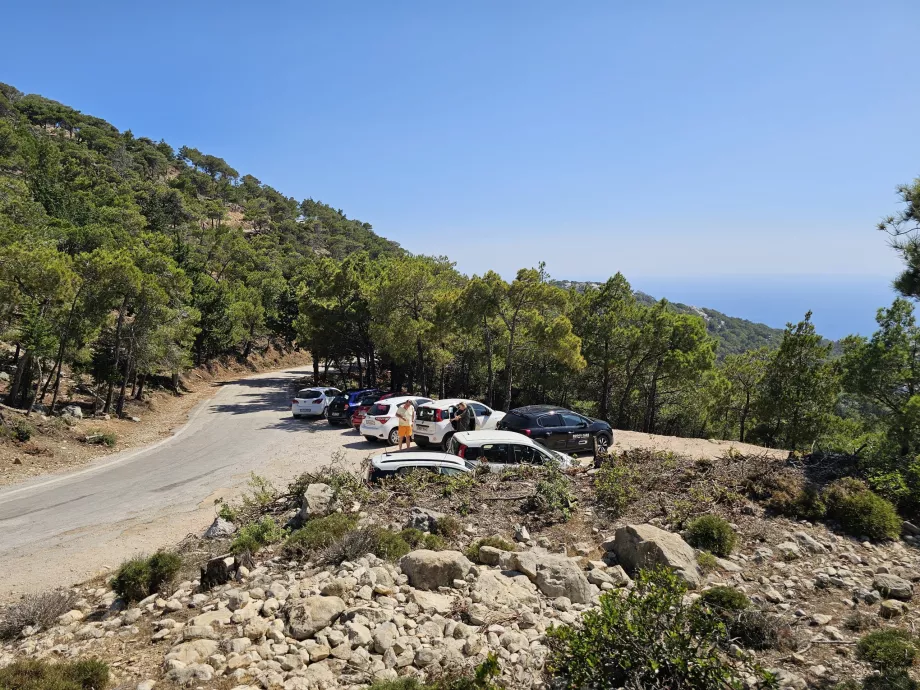 Aparcamiento en el castillo de Monolithos
