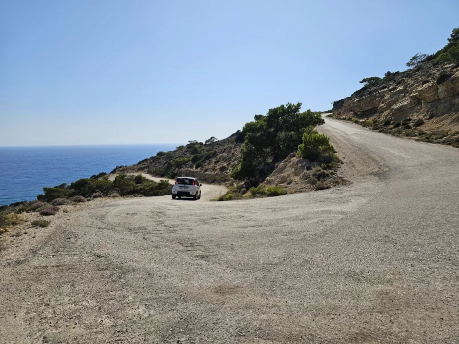 Carretera a la playa de Fourni