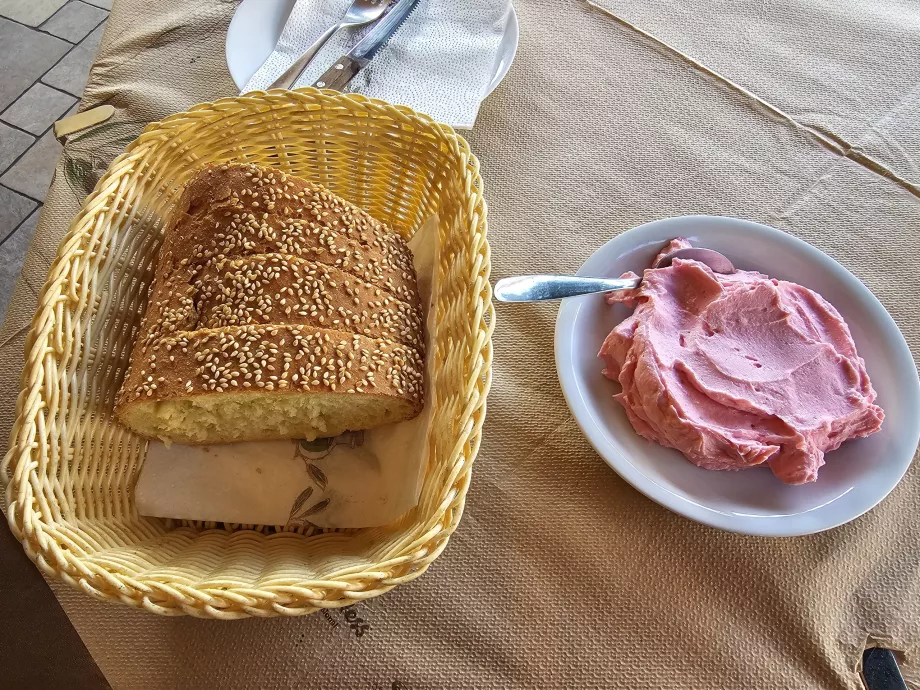 Ensalada con huevas de pescado