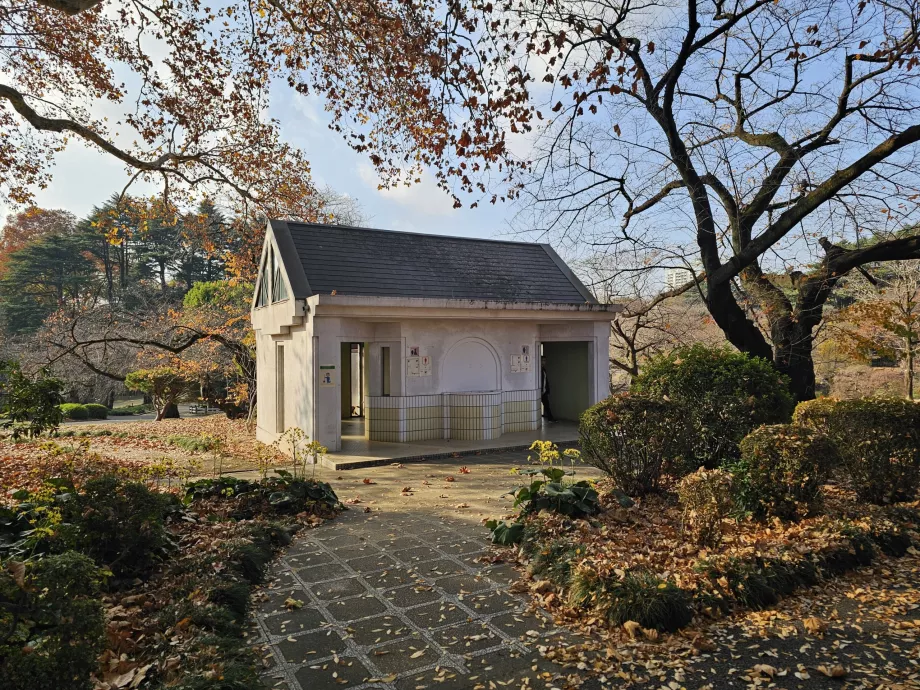 Jardín Nacional Shinjuku Gyoen, aseo gratuito