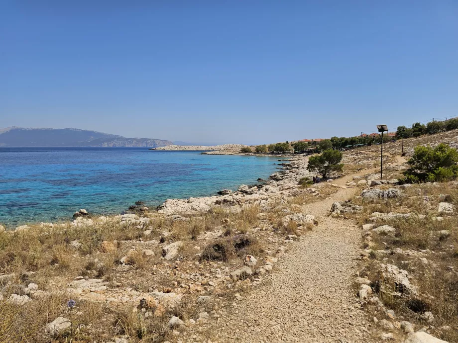 El camino a la playa de Ftenagia