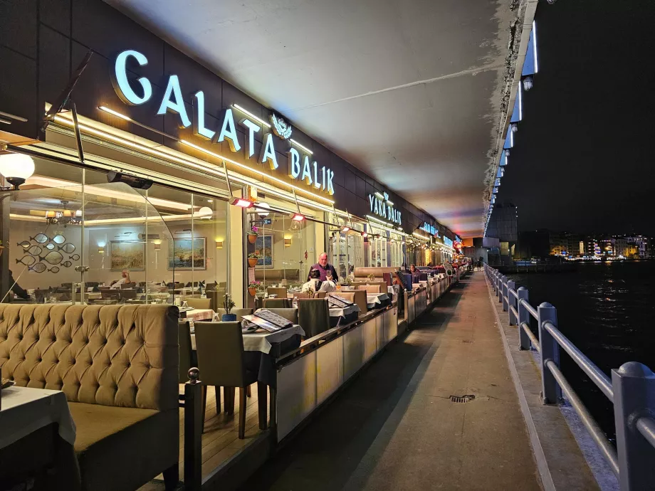 Restaurante en el puente de Gálata