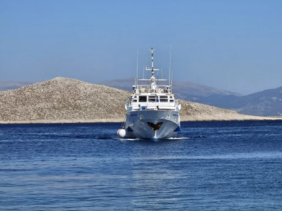 Ferry a Skala Kamirou