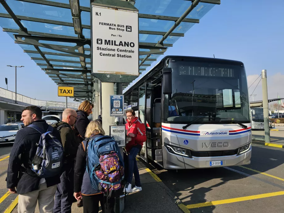 Autobús dirección Milano Centrale