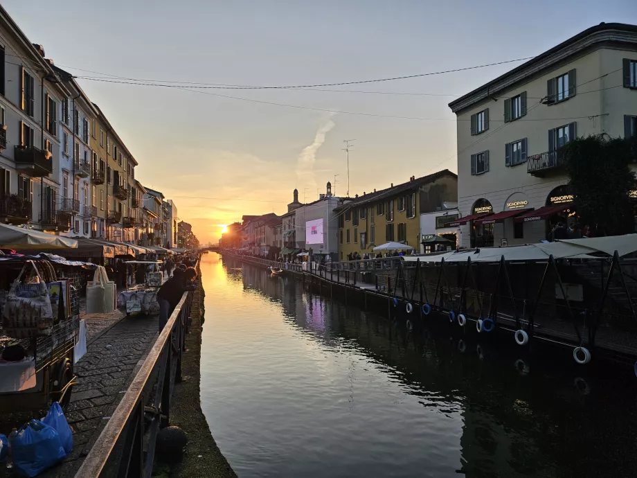 Puesta de sol en Navigli