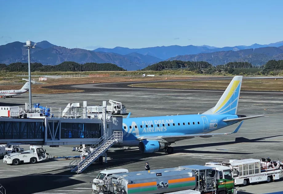 Avión azul de Fuji Dream Airlines