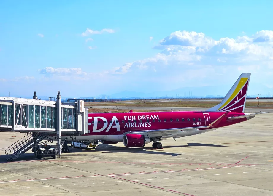 Fuji Dream Airlines, Embraer E170, Aeropuerto de Kobe