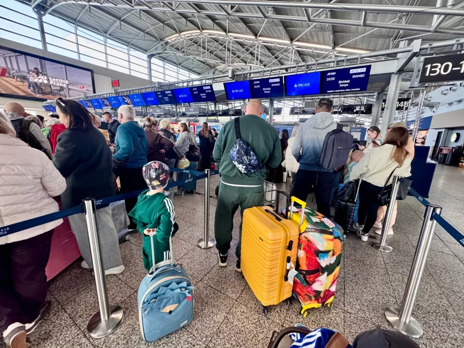 Check-in para el vuelo PRG-SYX con SCAT