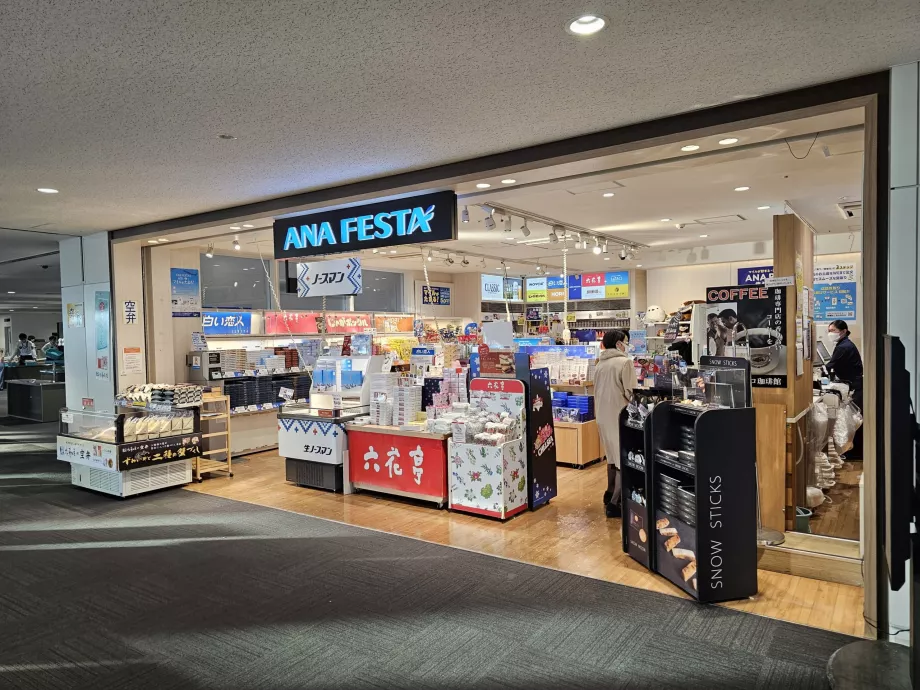 Minimarket ANA Festa, zona de tránsito nacional