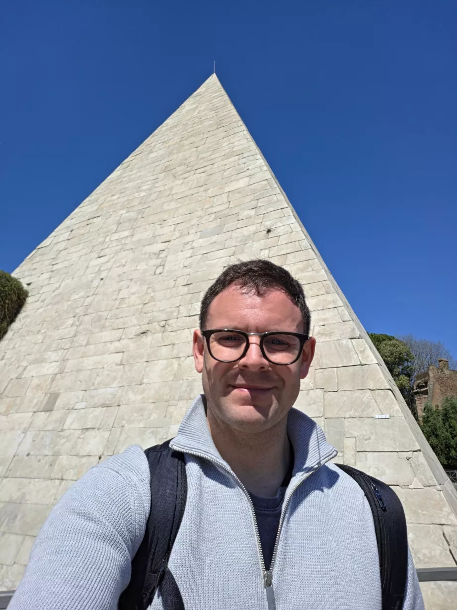 Pirámide de Caio Cestio
